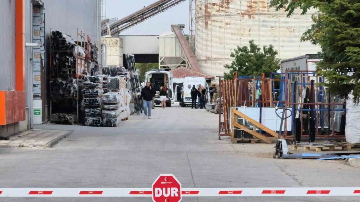 Eskişehir'de yapı fabrikasında yüksekten düşen 52 yaşındaki şahıs hayatını kaybetti