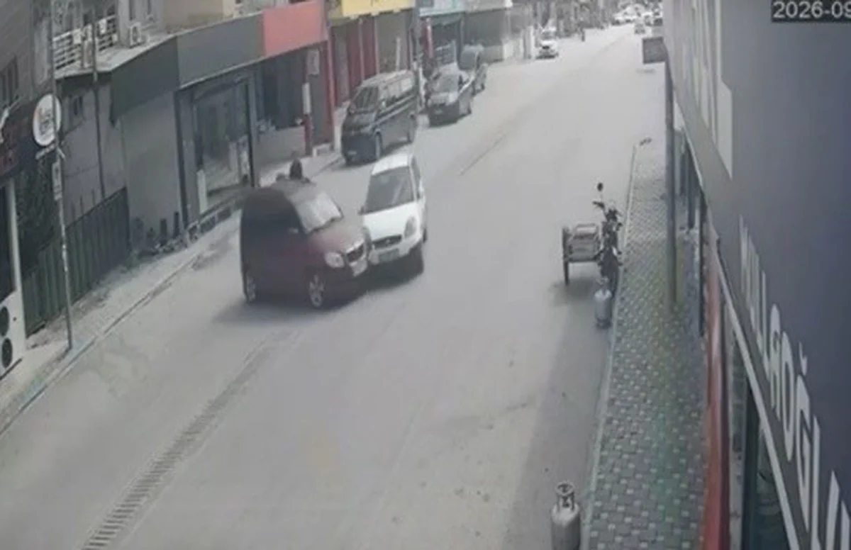 Osmaniye Toprakkale'de iki otomobil çarpıştı, 2 kişi yaralandı