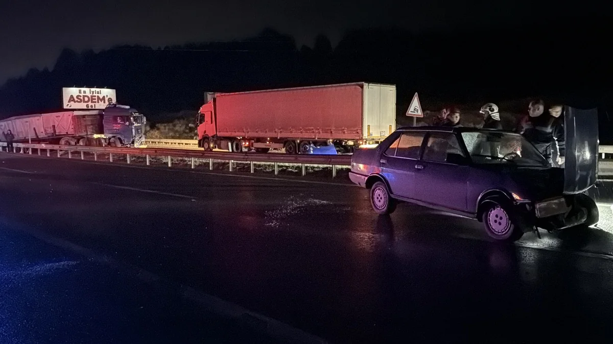 Kütahya'da bariyeri aşan TIR karşı şeride geçti, TIR sürücüsü yaralandı