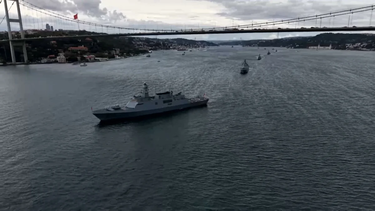 Preveze Deniz Zaferi’nin 488’inci yıl dönümünde İstanbul Boğazı’nda 15 gemiyle geçit töreni