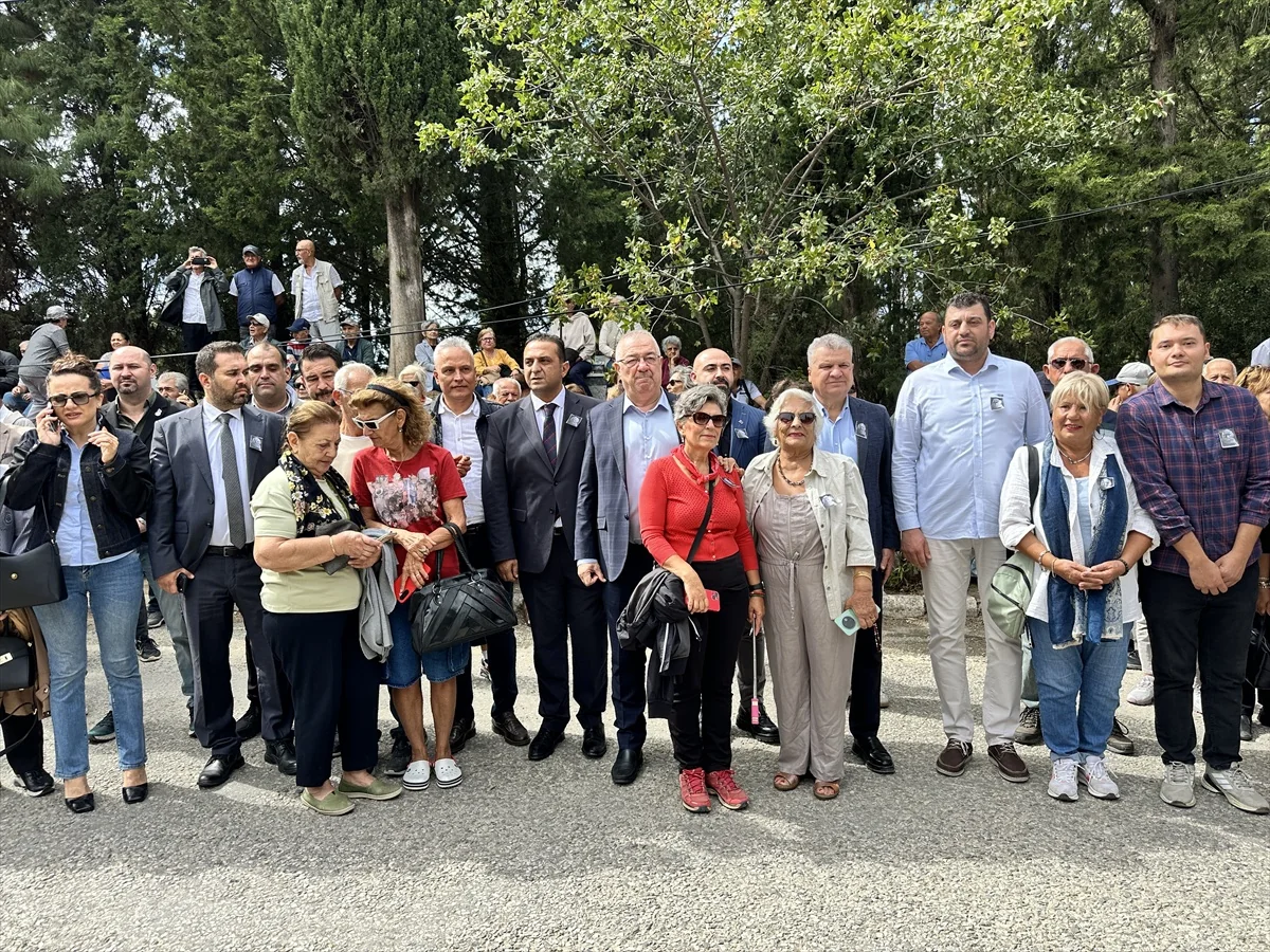 Tuncel Kurtiz, Edremit Çamlıbel'deki kabri başında vefatının 13. yılında anıldı