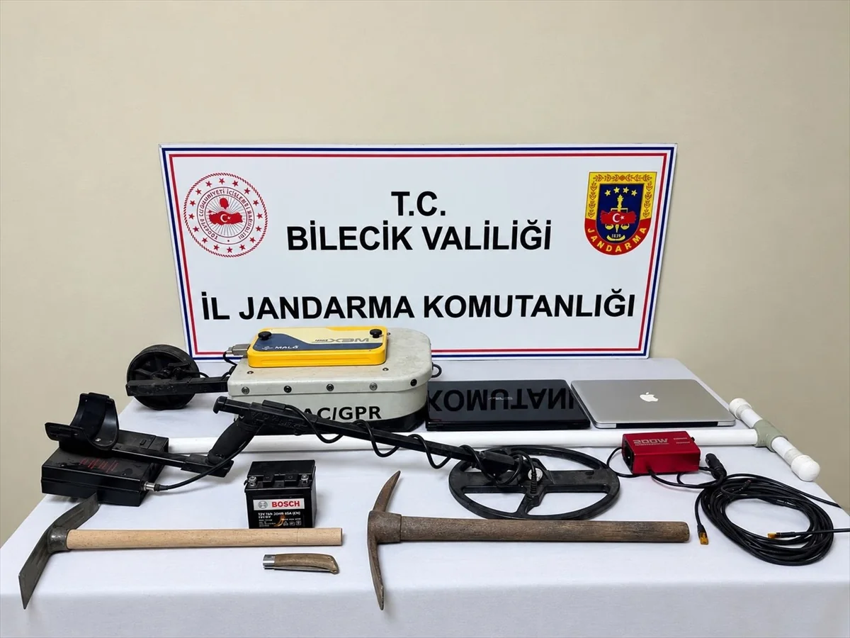 Bilecik Gölpazarı'nda fotokapanca kaydedilen kaçak kazıda 4 kişi suçüstü yakalandı