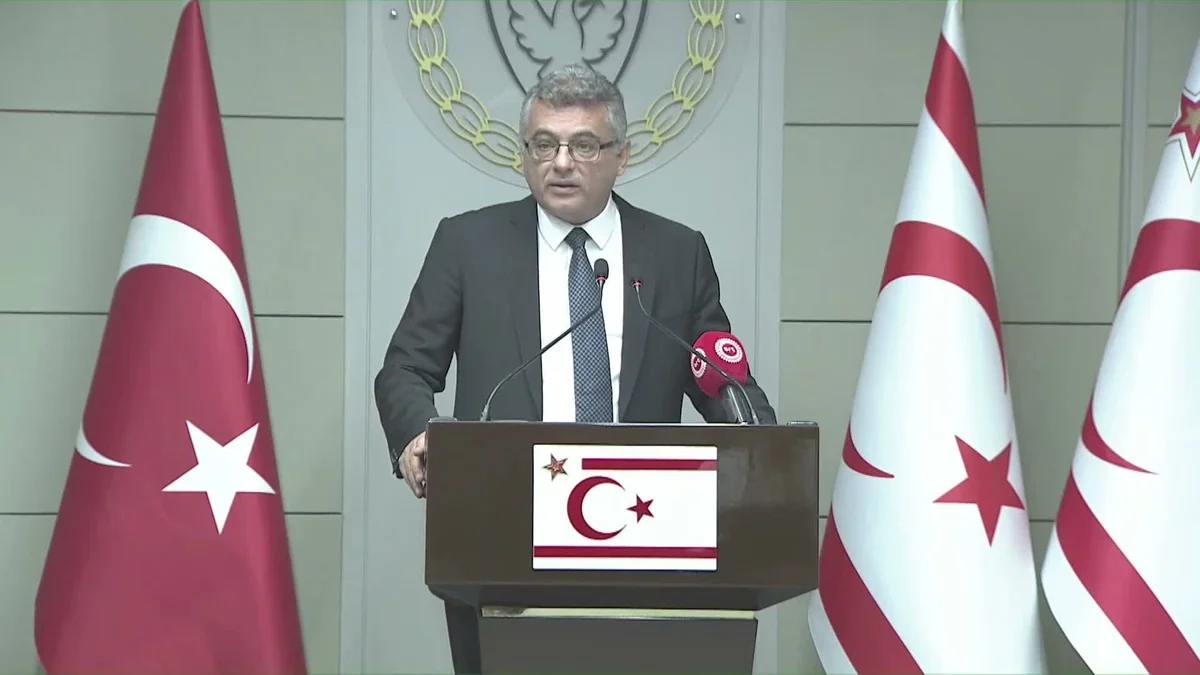 Erhürman, üçlü görüşmeyi reddetmedi, talebin Hristodulidis'ten geldiğini söyledi