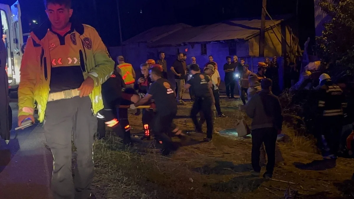 Erzincan-Erzurum kara yolunda takla atan otomobilde karı-koca yaralandı