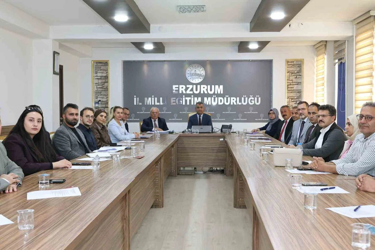 Erzurum'da rehberlik komisyonu akran zorbalığına karşı okul güvenliğini değerlendirdi