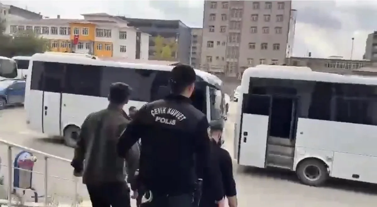 Hakkari Yüksekova'da yasa dışı bahis operasyonunda 46 şüpheli gözaltına alındı