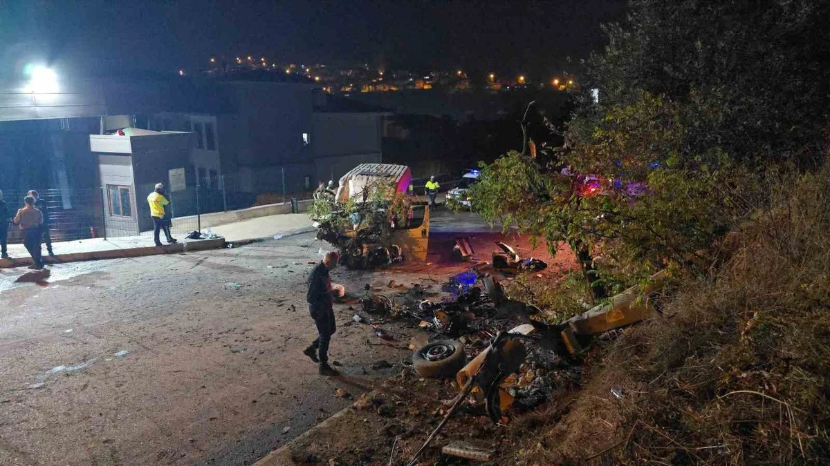 Karabük'te tekstil işçilerini taşıyan servis direğe çarptı, 3'ü ağır 6 yaralı