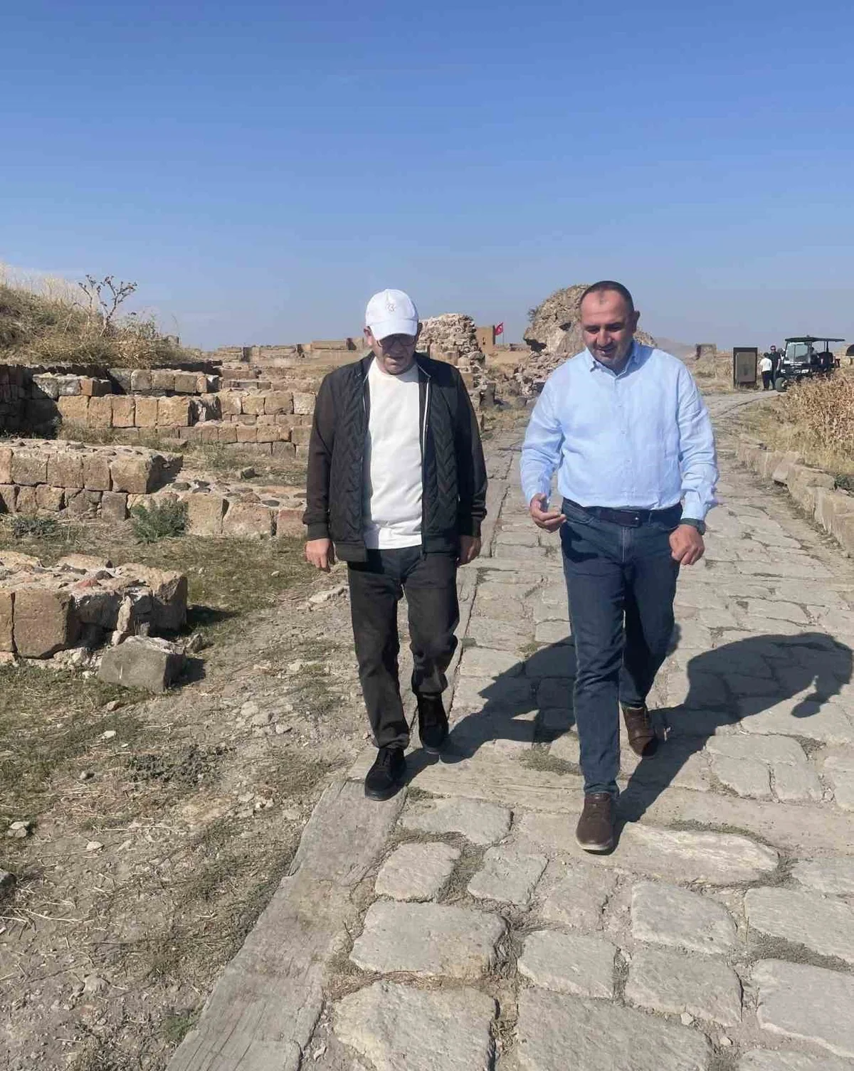 Kars Valisi Ziya Polat, Ani Örenyeri'nde kazı ve restorasyon çalışmalarını inceledi