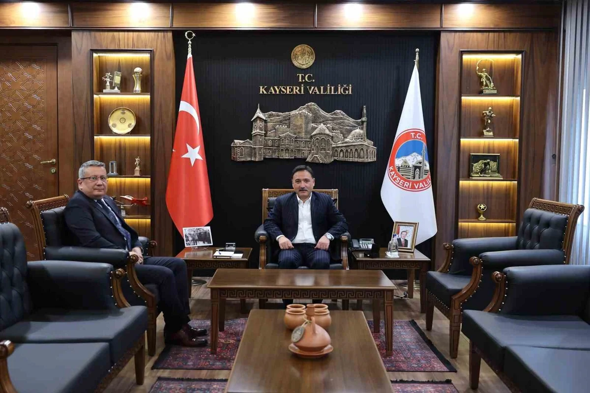 Kayseri Valisi Gökmen Çiçek, yeni atanan İl Emniyet Müdürü Ergen'i kabul etti
