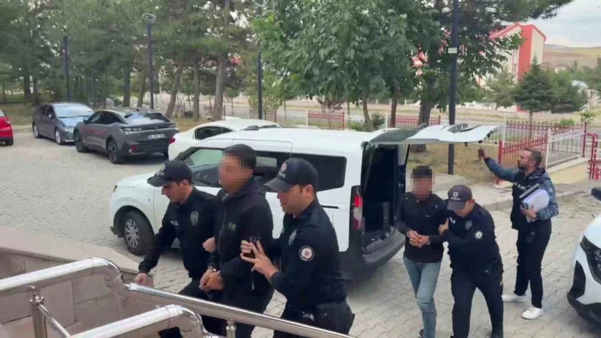 Sivas Zara'da 11 iş yerinden yaklaşık 65 bin lira çalan 3 zanlı tutuklandı