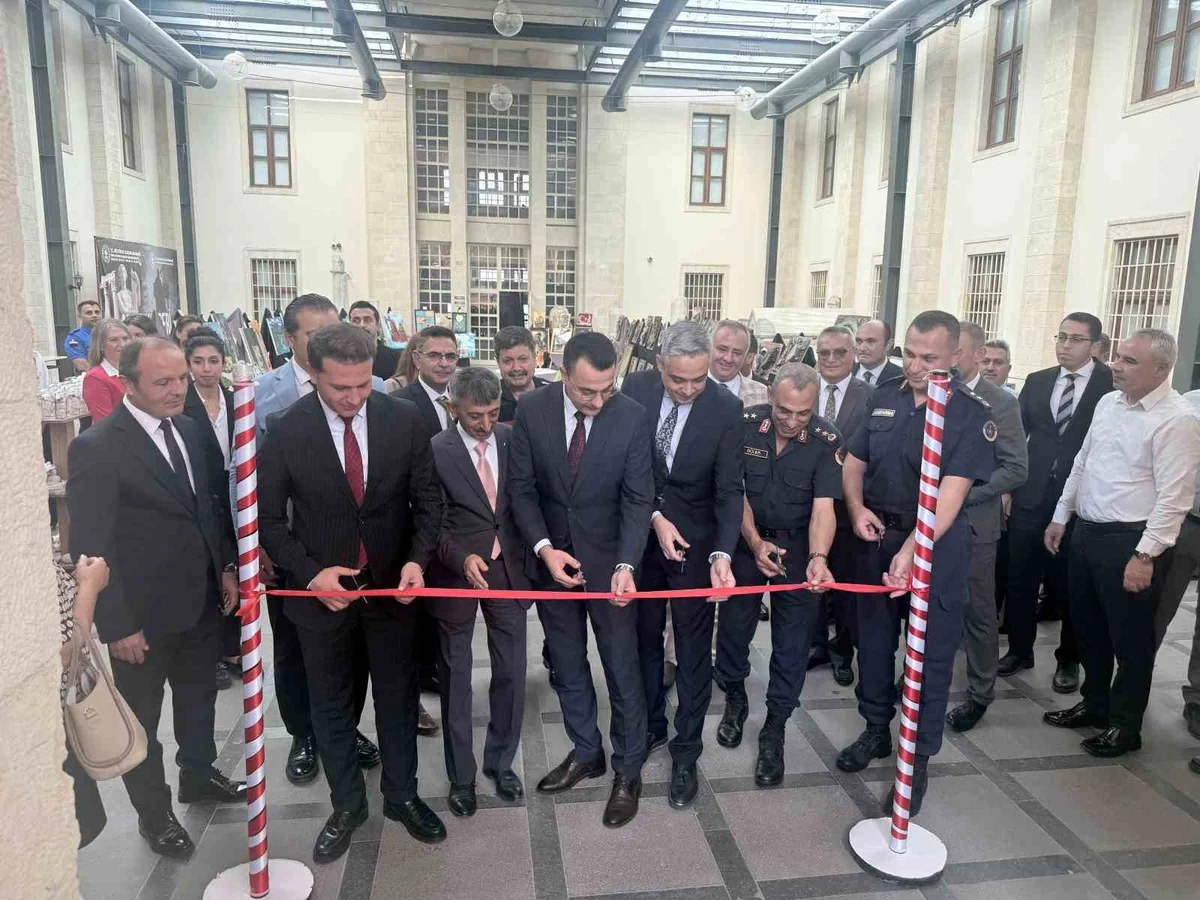 Tarsus'ta hükümlülerin hazırladığı 198 eser Tarsus Müzesi'nde ziyarete açıldı