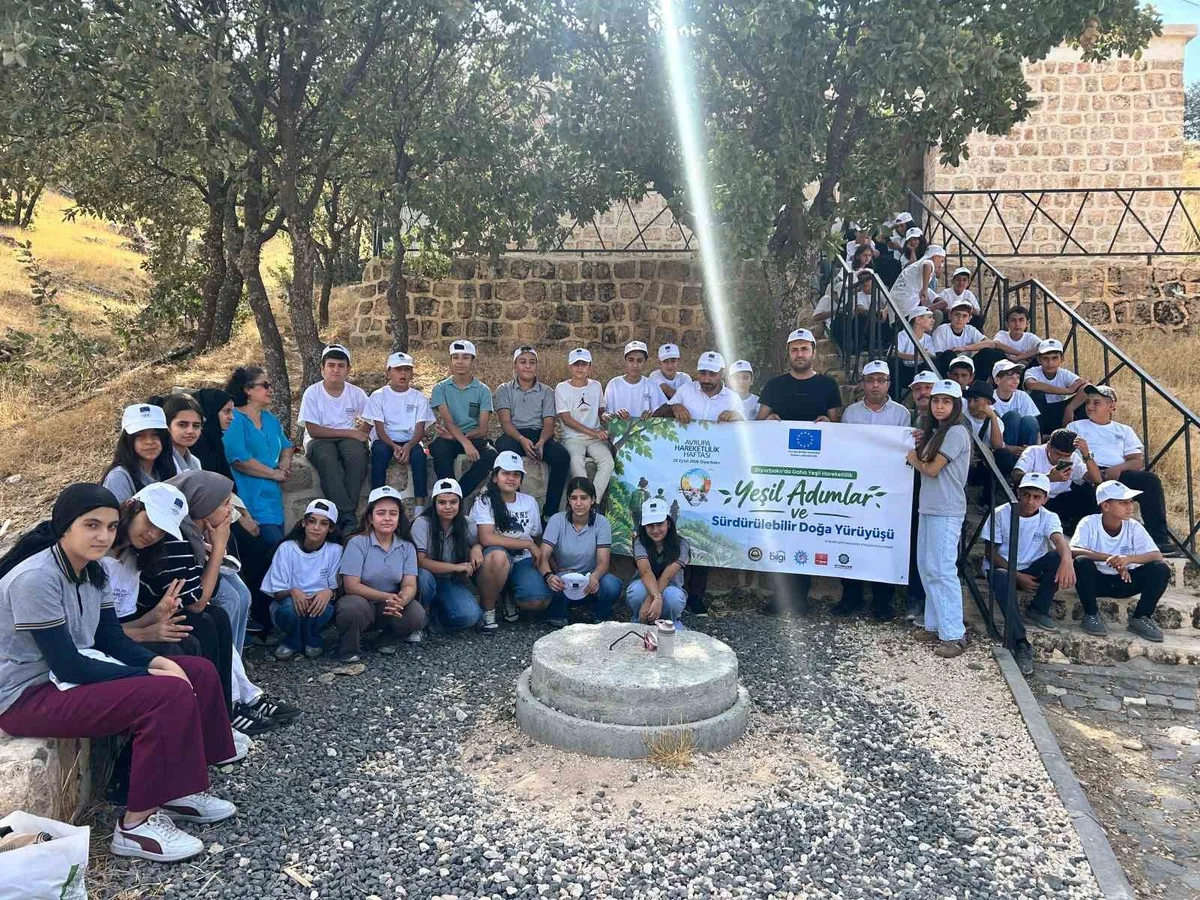 Tigris Bisiklet ve Doğa Sporları Kulübü, köy okulu öğrencilerine Zerzevan'ı gezdirdi