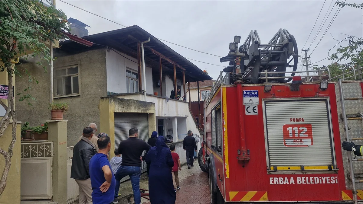 Tokat'ta çıkan yangında 2 katlı ev kullanılamaz hale geldi