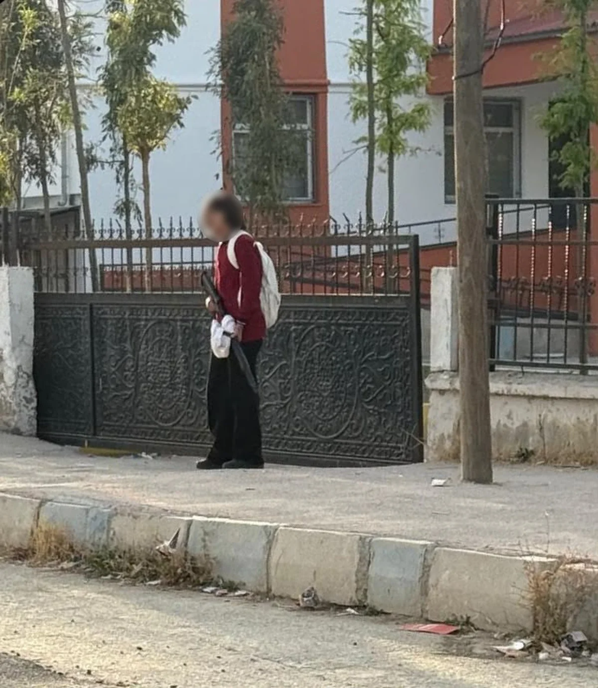 Van Tuşba'da okula pompalı tüfekle gelen öğrencinin fotoğrafı ortaya çıktı