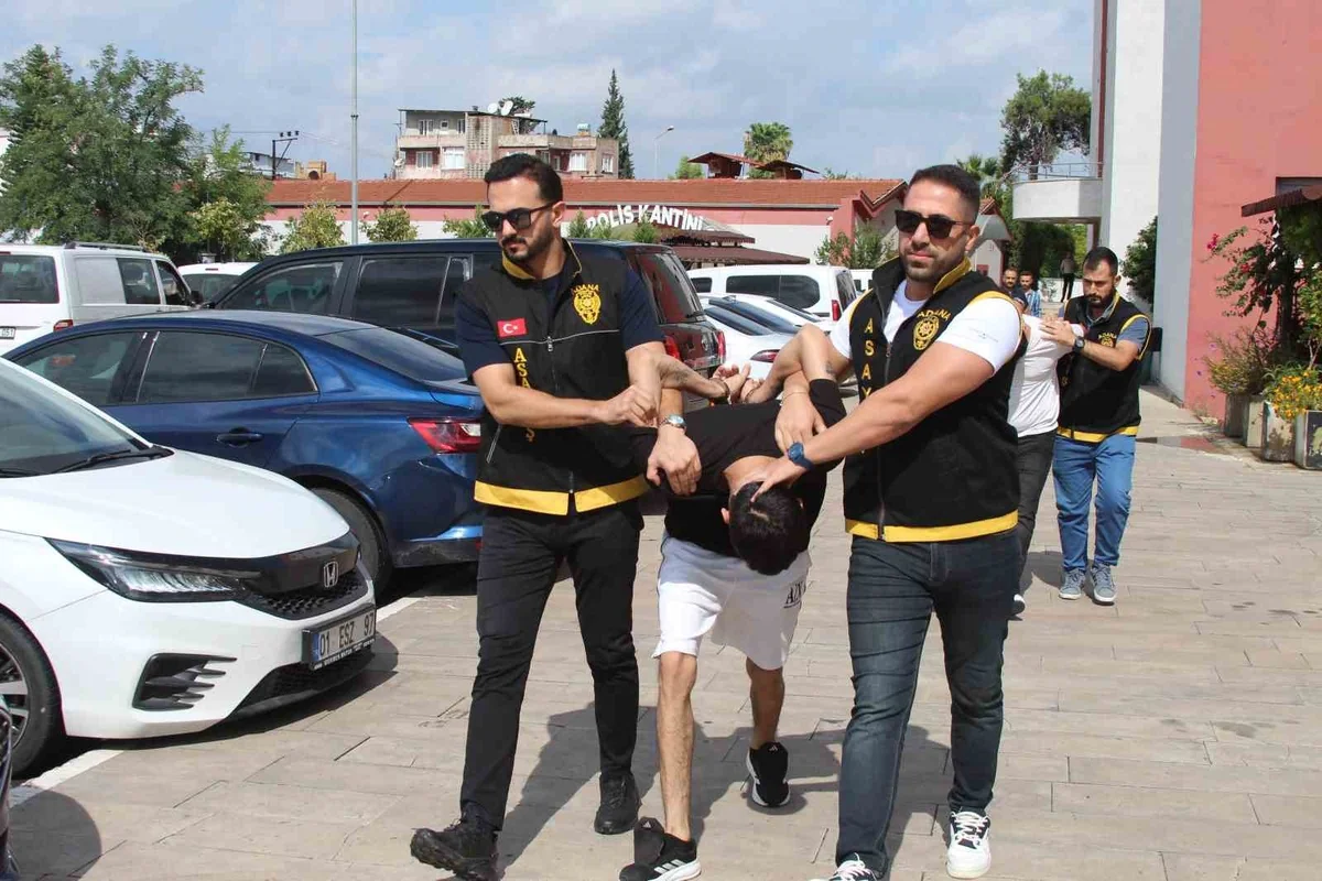 Adana'da cezaevi firarisinin bombası koli bandıyla etkisiz hale getirildi