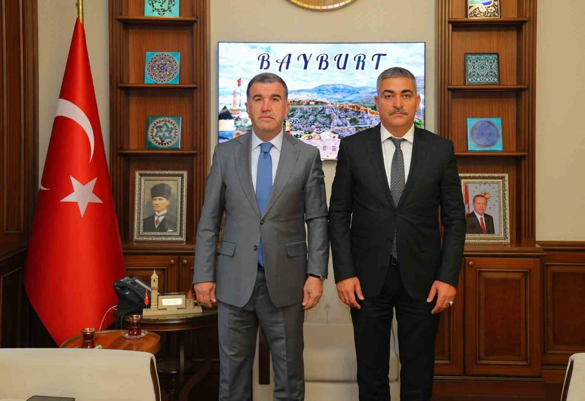 Bayburt'un yeni İl Emniyet Müdürü Karaduman, Vali Eldivan'ı makamında ziyaret etti