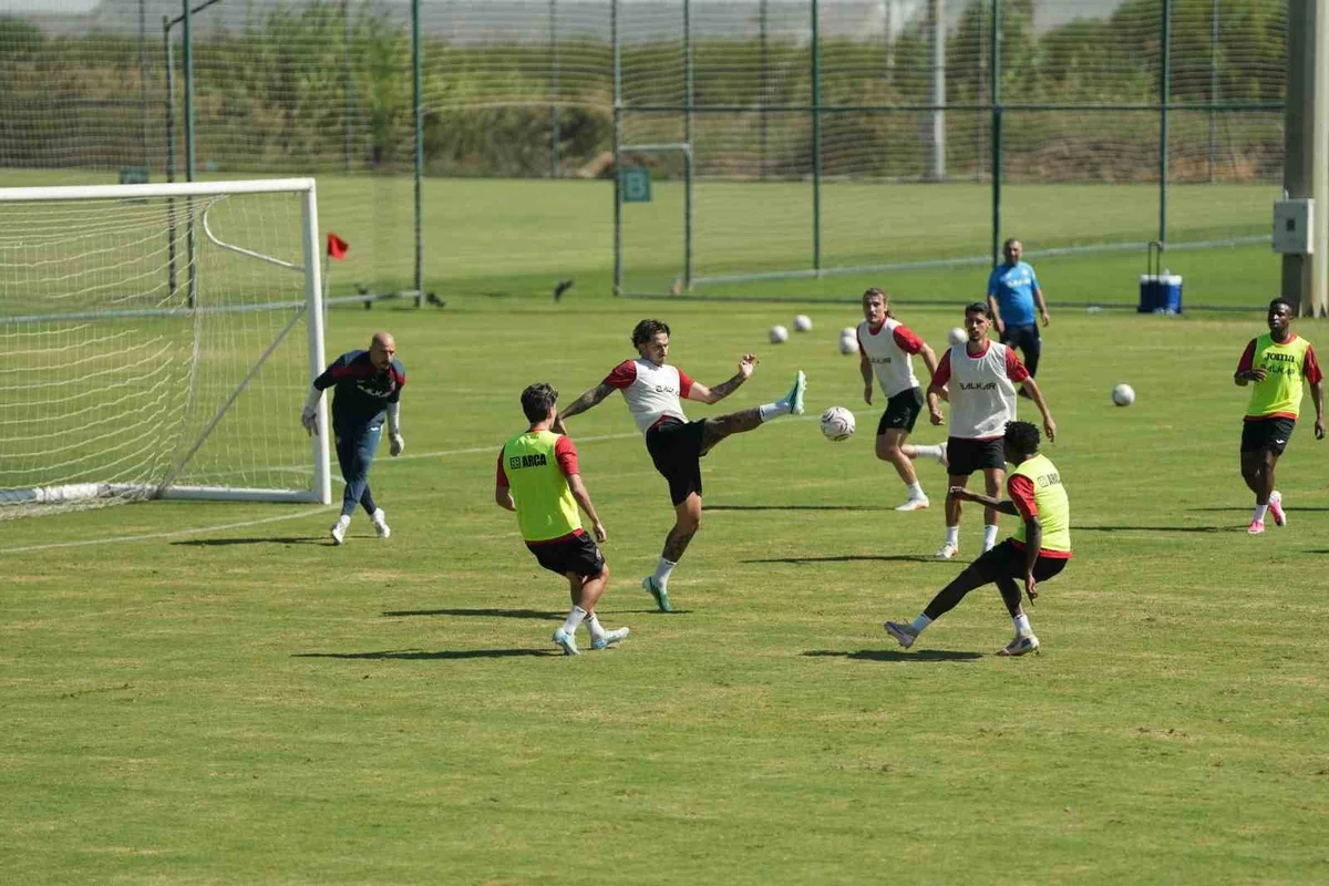 Çorum FK, Antalya kampında çift antrenmanla çalışmalarını sürdürdü
