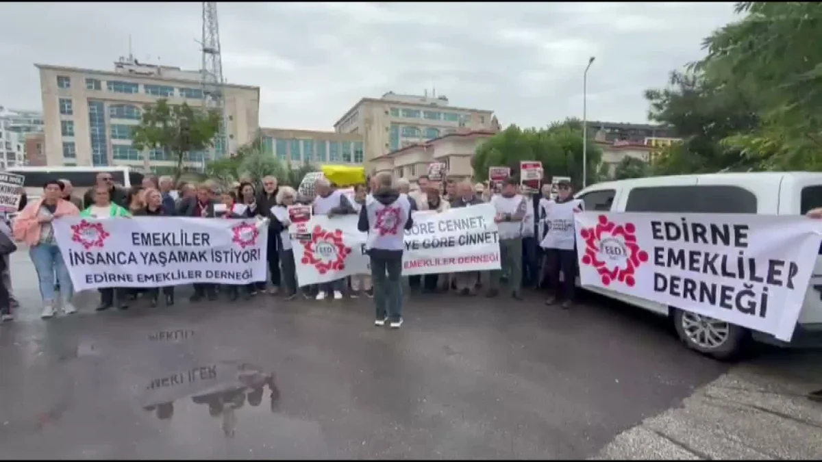 Edirne'de emekliler TÜİK önünde eylem yaptı, yüzde 85'i açlık sınırının altında kaldı