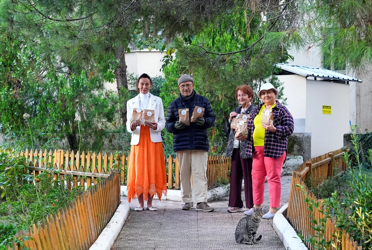 Etiler Huzurevi'nde mutfak atıkları çiçek fideleri için kompost gübreye dönüştü