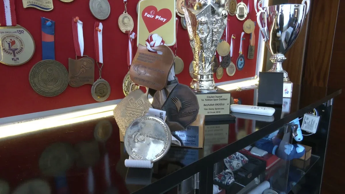Gençlik ve Spor Bakanlığı engelli milli yüzücülerden 2011 ödüllerinin iadesini istedi