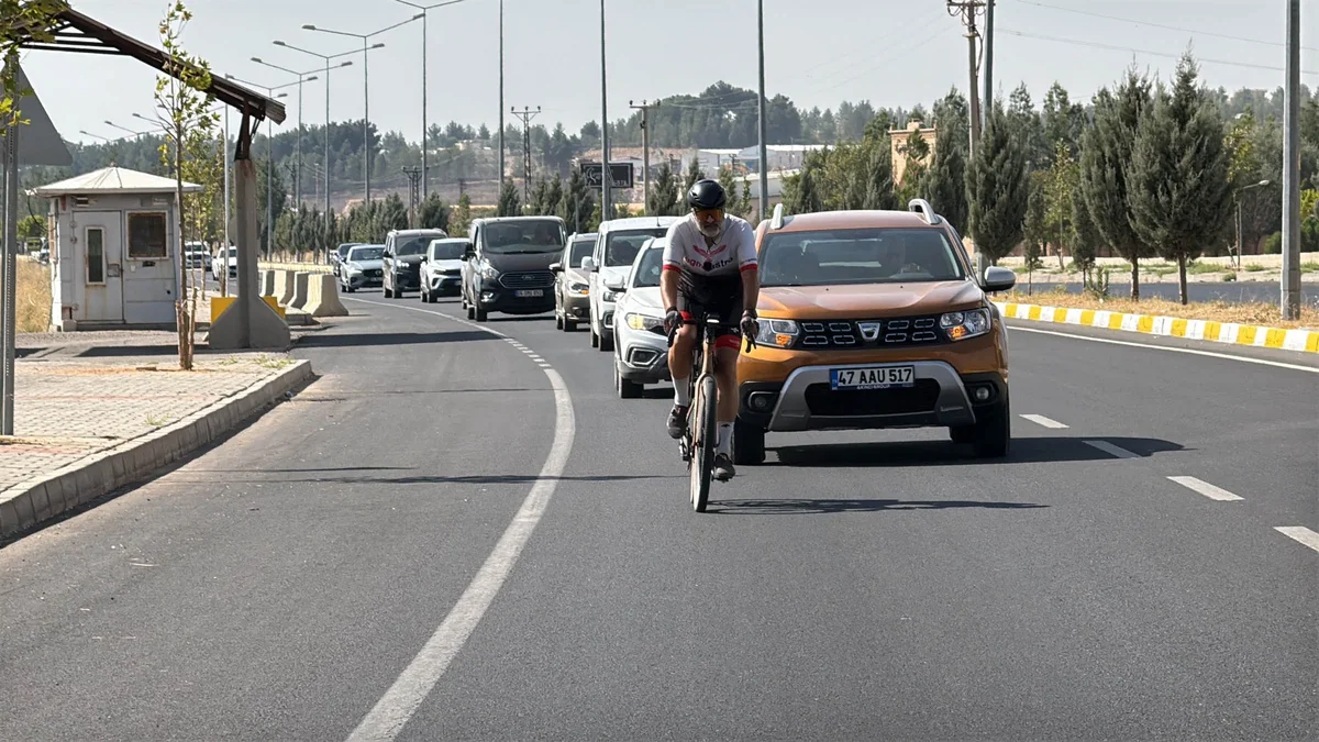 İsviçre'den 37 günde 4 bin 500 kilometre pedal çeviren Murat Yarbuğ Midyat'a ulaştı