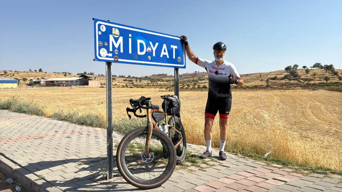 İsviçre’den Midyat’a 4 bin 500 kilometre pedal çevirdi