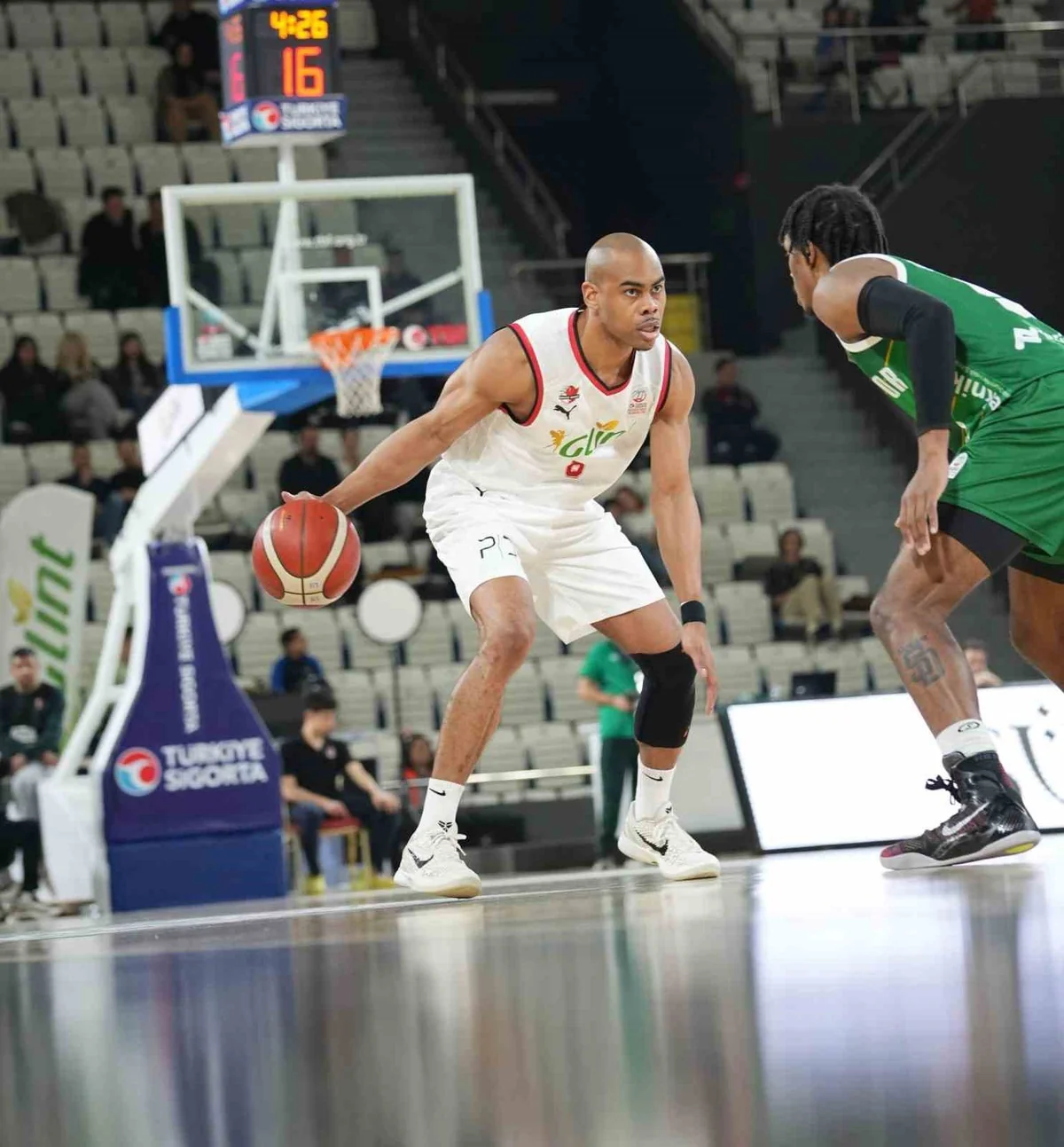 Karşıyaka Basketbol, 35 yaşındaki ABD'li Markel Starks'ı kadrosuna kattı