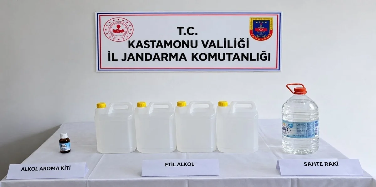 Kastamonu'da jandarma araç aramasında 5 litre sahte içki ve 20 litre etil alkol buldu