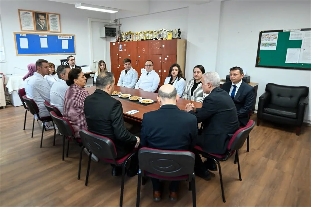 Kırklareli Valisi Turan, okul ziyaretlerine devam ediyor