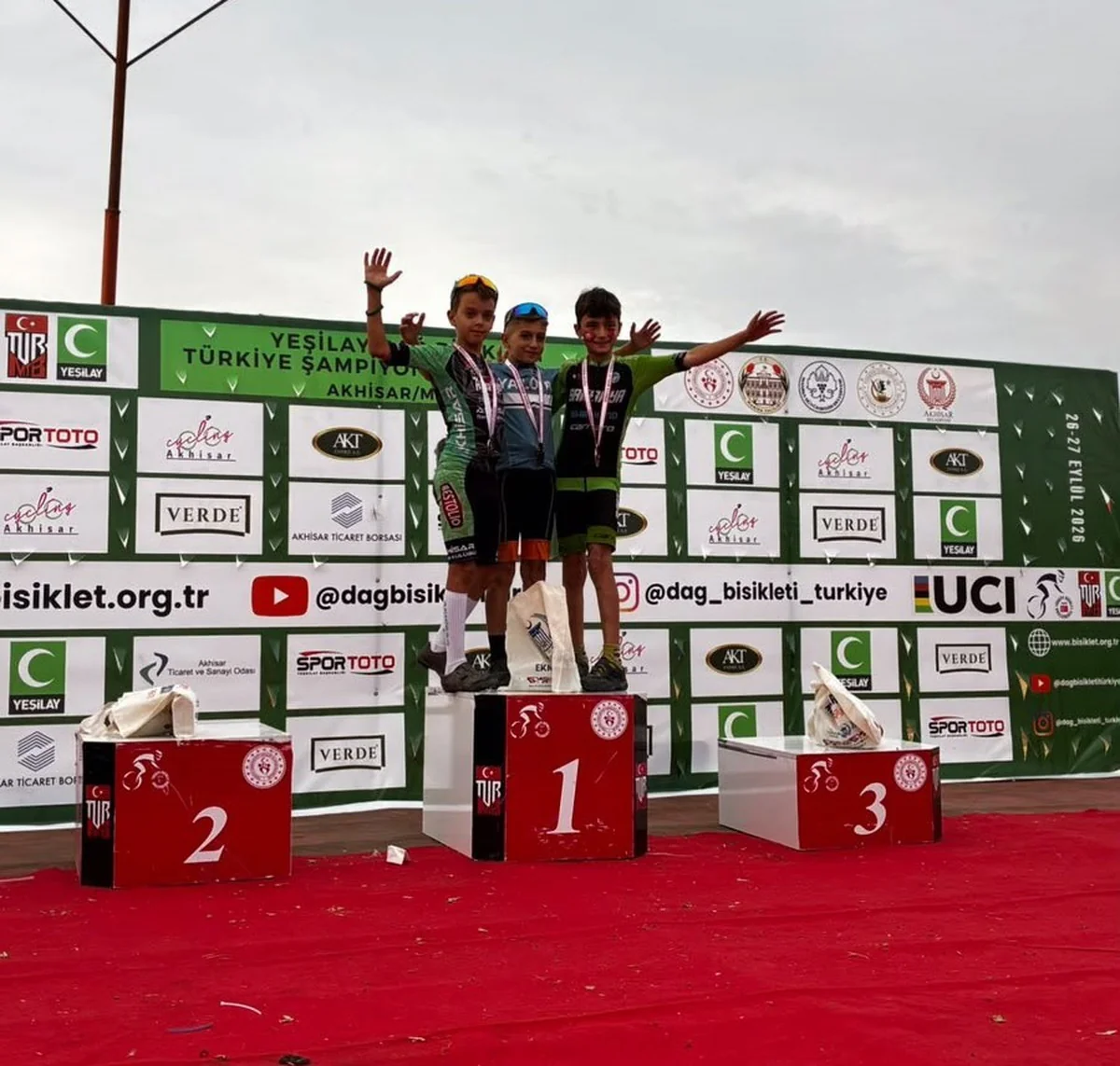 Manisalı sporcular Akhisar'daki dağ bisikleti şampiyonasında 15 madalya kazandı