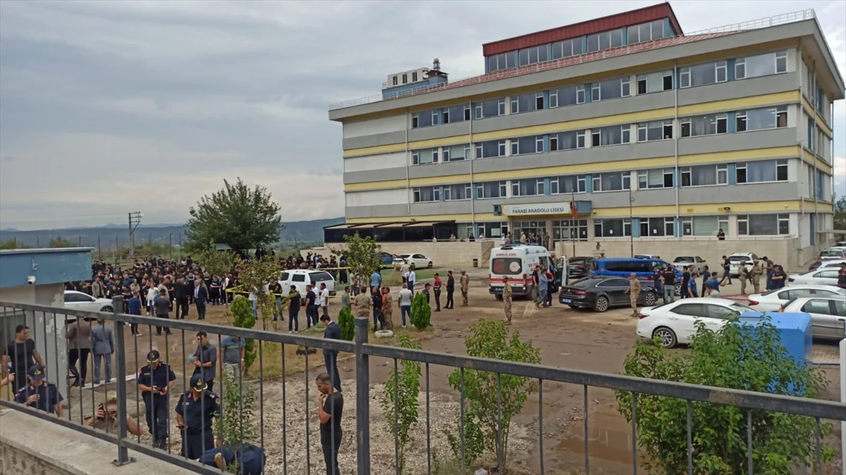 Osmaniye'de yeğeni tarafından öldürülen öğretmenin cenazesi defnedildi