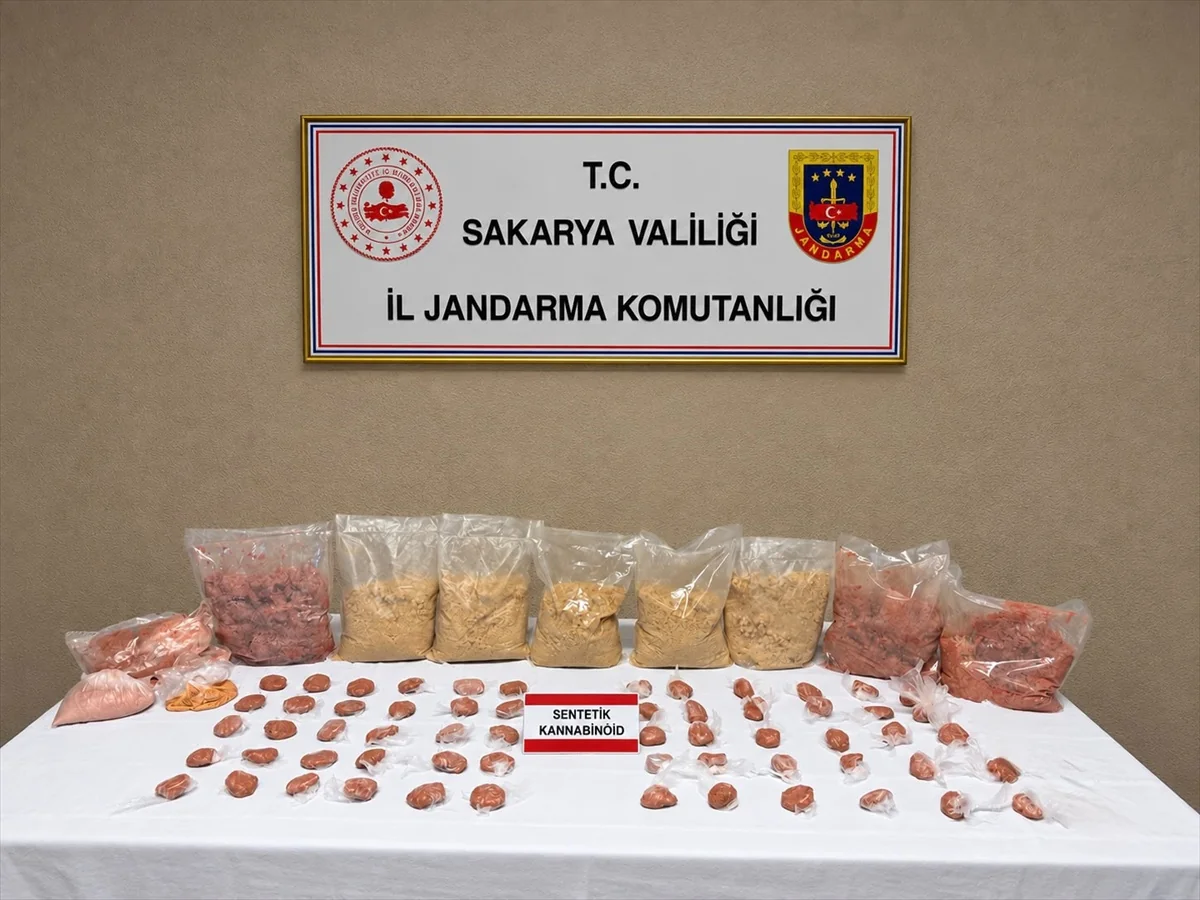 Sakarya Serdivan'da 19 kilo 582 gram uyuşturucu ele geçirildi, 2 zanlı tutuklandı