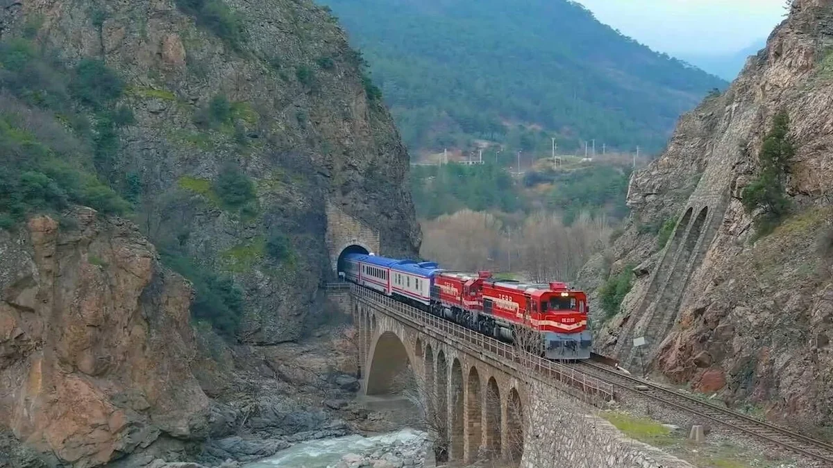 Turistik Karaelmas Ekspresi yeniden raylarla buluşuyor