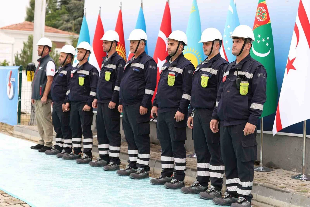 YEDAŞ ekibi, TDT enerji yarışmasında En Deneyimli Uzman Ekip ödülünü aldı