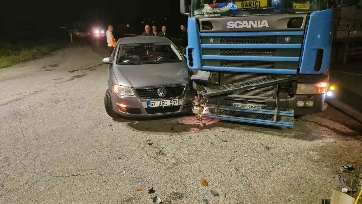 Zonguldak Çaycuma'da tır ile otomobil kavşakta çarpıştı, ölen ya da yaralanan olmadı