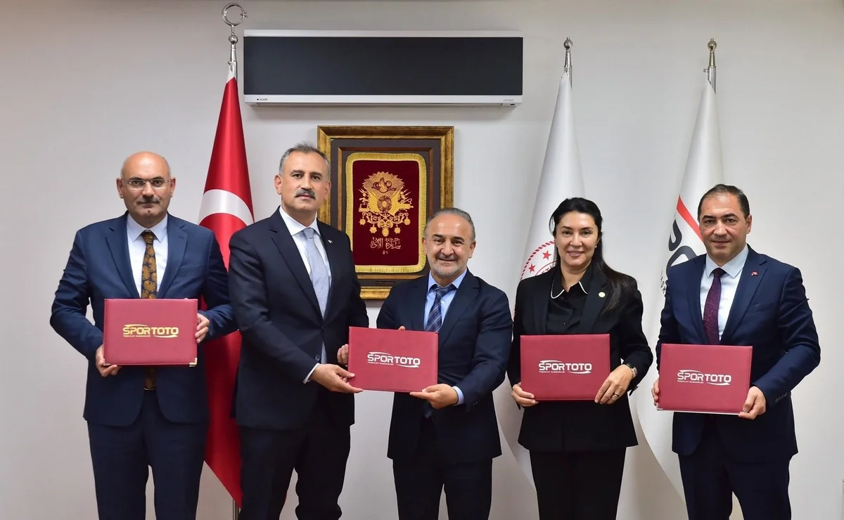Ağrı'da spor yatırımları protokolü imzalandı, Doğubayazıt'a sporcu fabrikası