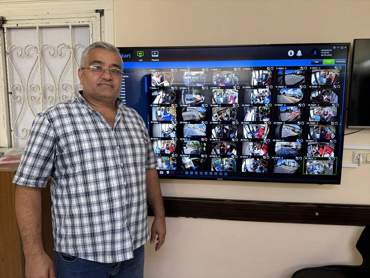 Alanya'da yaşlı kılığına giren başkan yardımcısı 2,5 ayda 79 şoföre ceza verdi