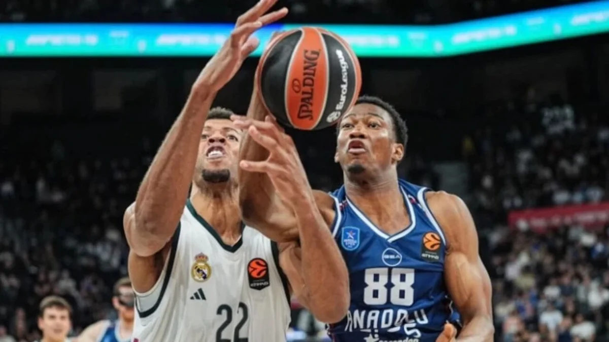 Anadolu Efes, Real Madrid'i parkeden sildi