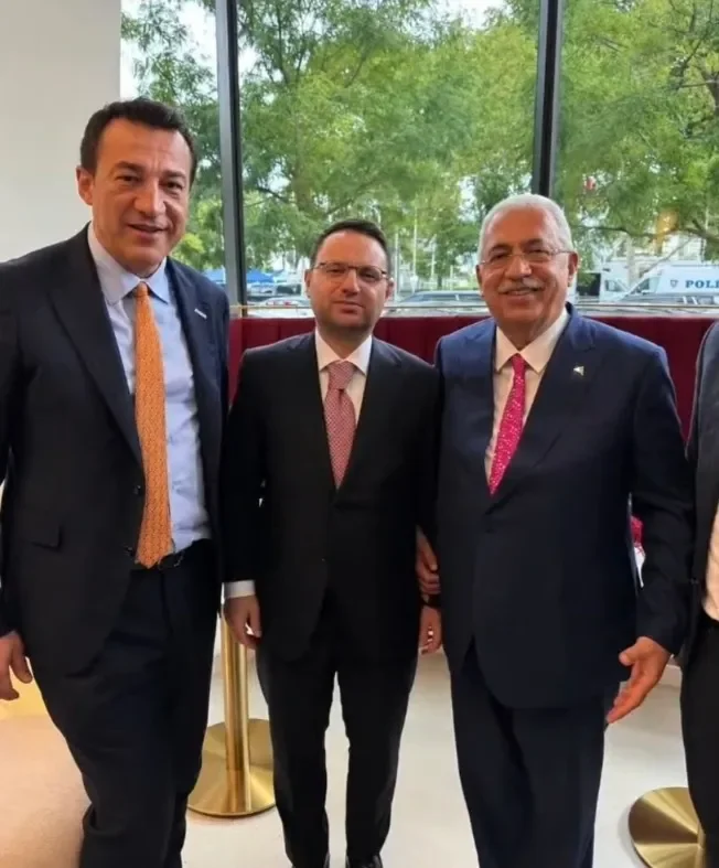 Bakan Gürlek ile fon soruşturmasında yakalama kararı bulunan B.Ç.'nin bulunduğu kareye ilişkin açıklama geldi (Fotoğraf: X platformu)