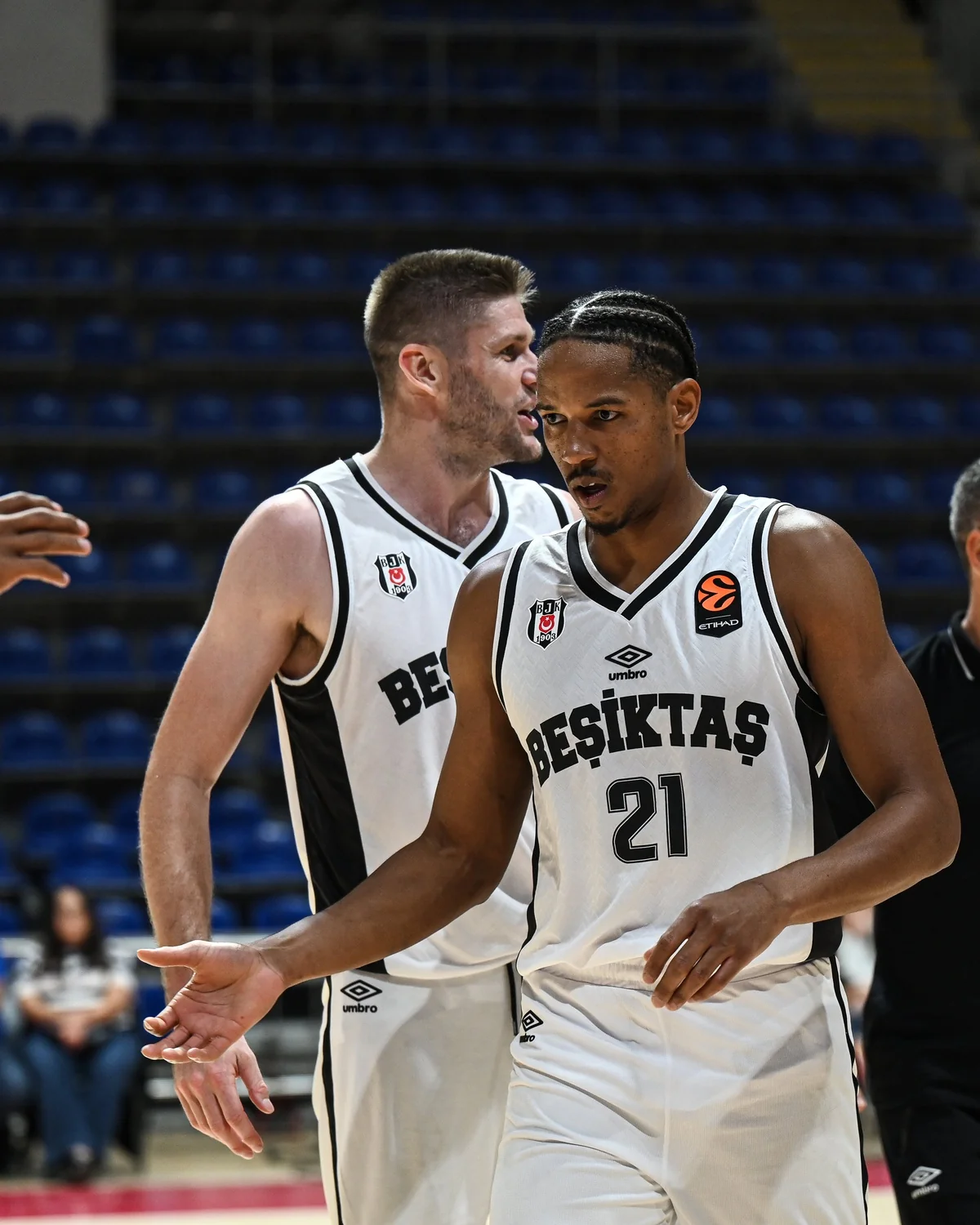 Beşiktaş, Euroleague'de Maccabi Tel Aviv'i 109-93 yenerek ilk galibiyetini aldı
