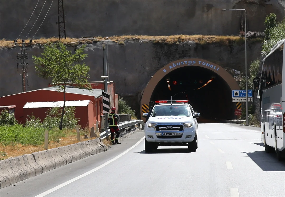Bitlis'te 8 Ağustos Tüneli'nde 123 personelli kaza tatbikatı gerçekleştirildi