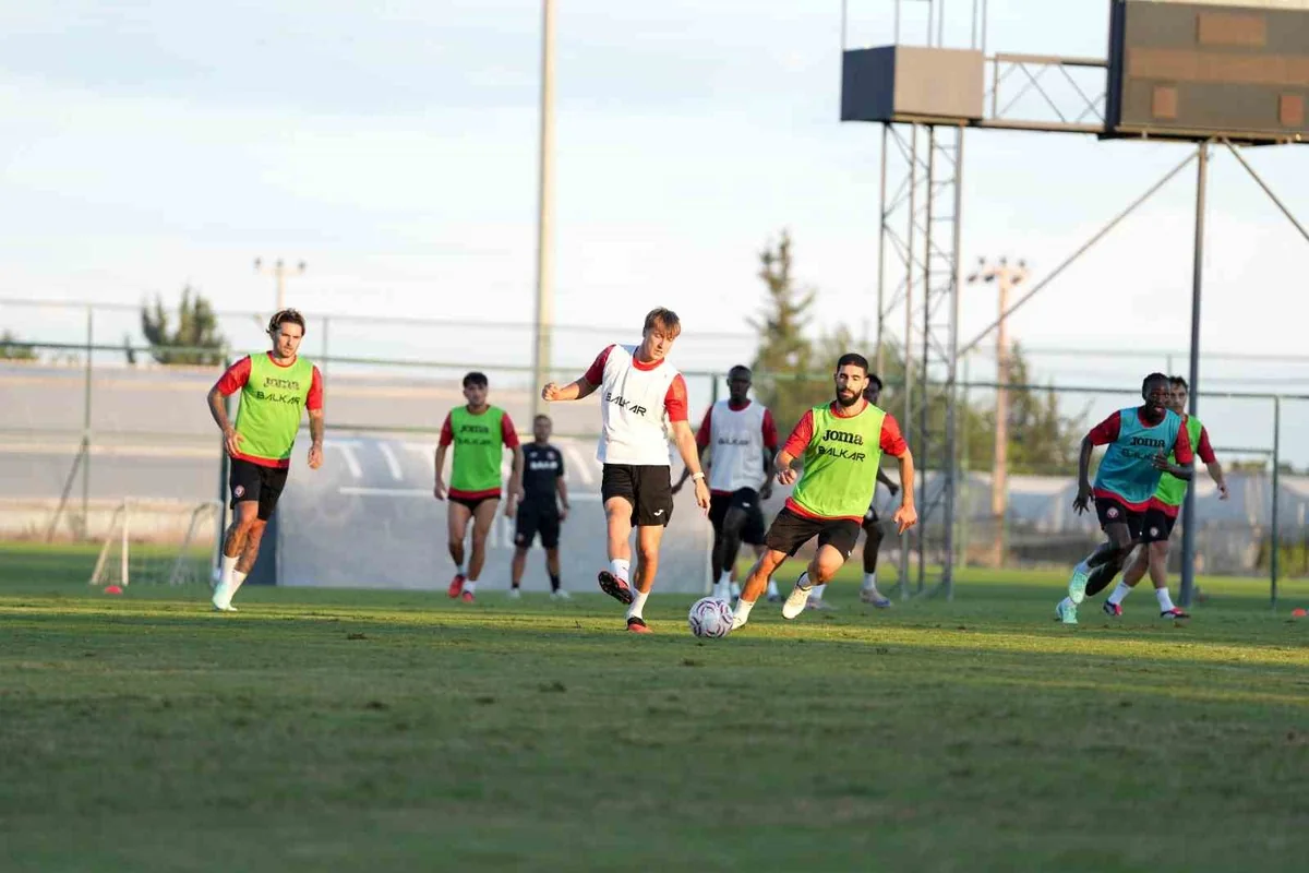 Çorum FK, Antalya kampında Burak Yılmaz yönetiminde çalışmalarını sürdürdü