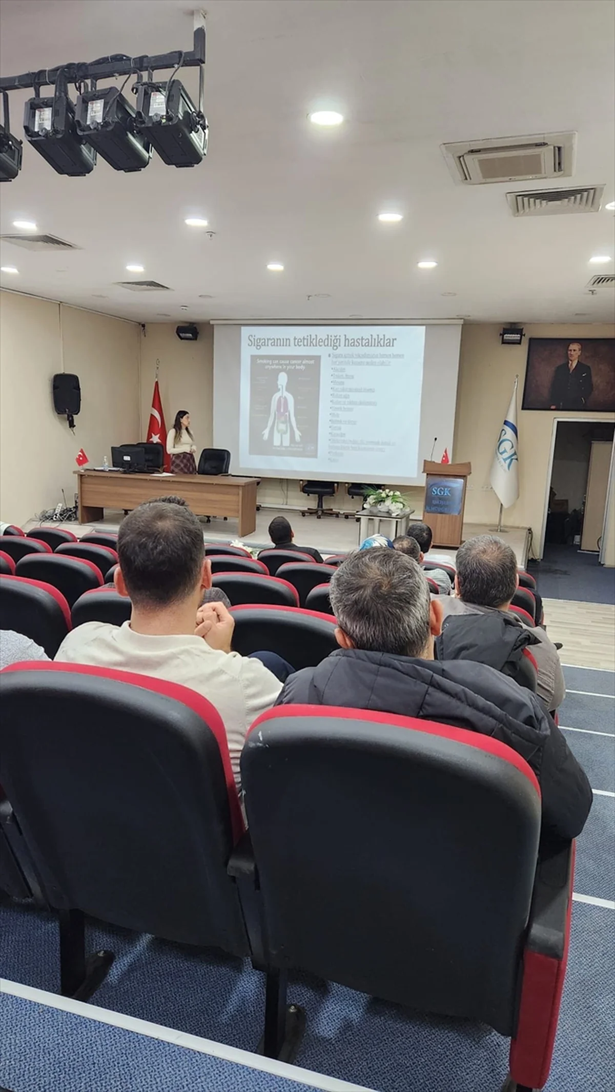 Eskişehir'de SGK personeline yerinde sigara bırakma polikliniği anlatıldı