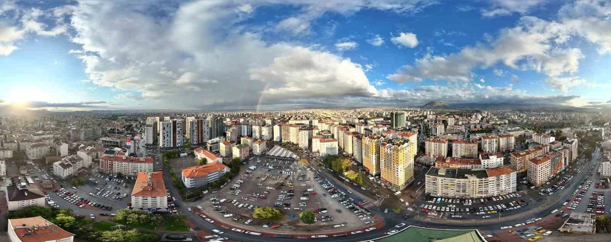 Kayseri'de sağanak sonrası oluşan gökkuşağı izleyenleri mest etti
