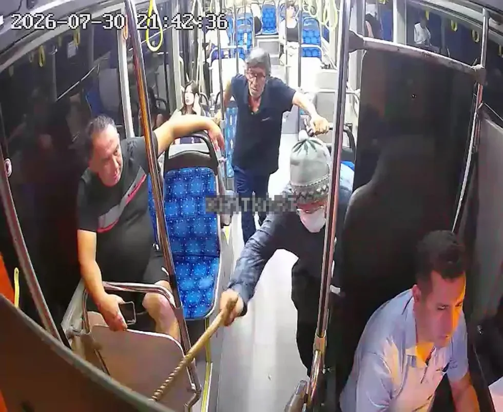 Kılık değiştirip otobüslere bindi! Şoförleri böyle denetledi - 3