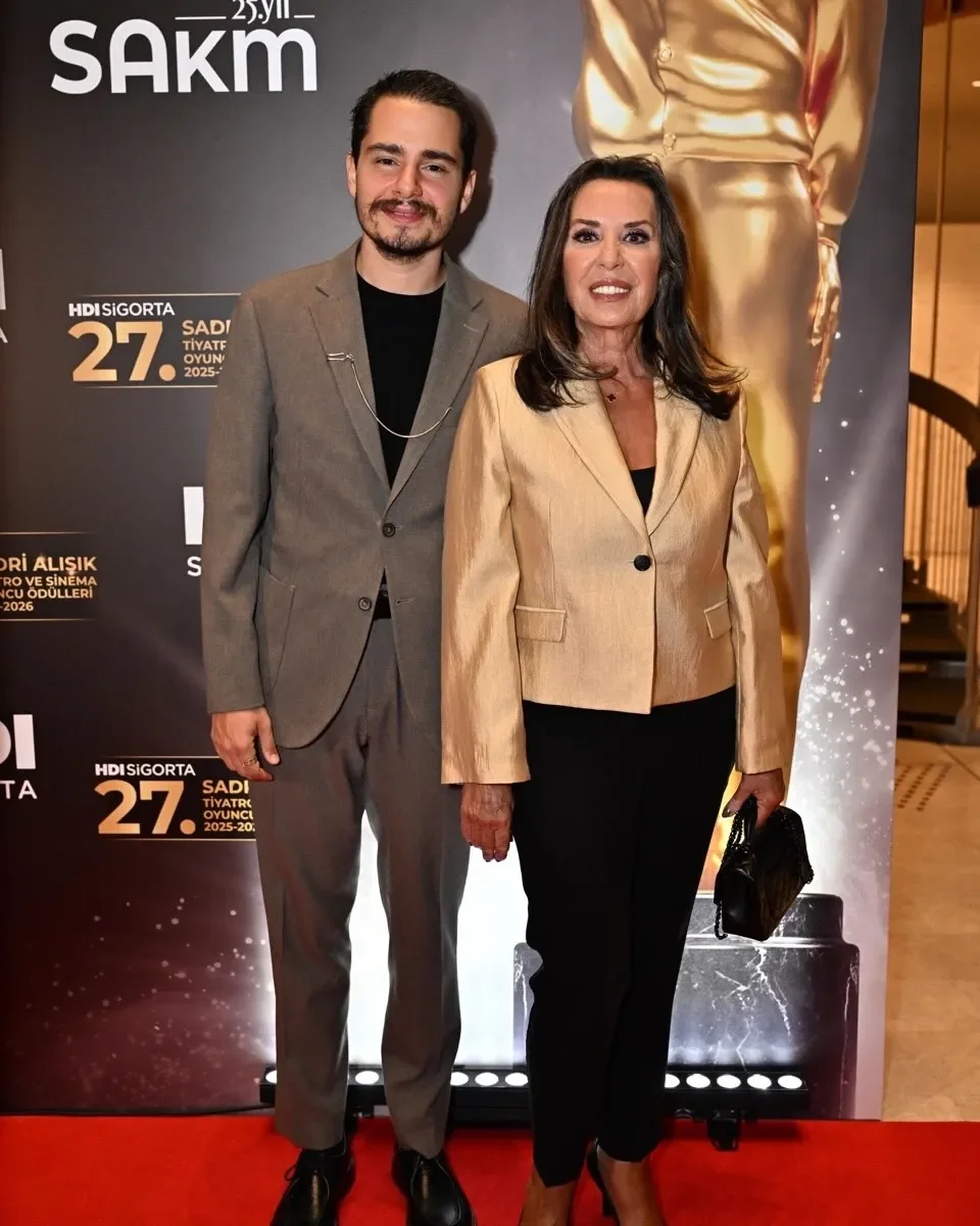 Perihan Savaş ve oğlu Yılmaz Zafer. (Foto: Sosyal medya)