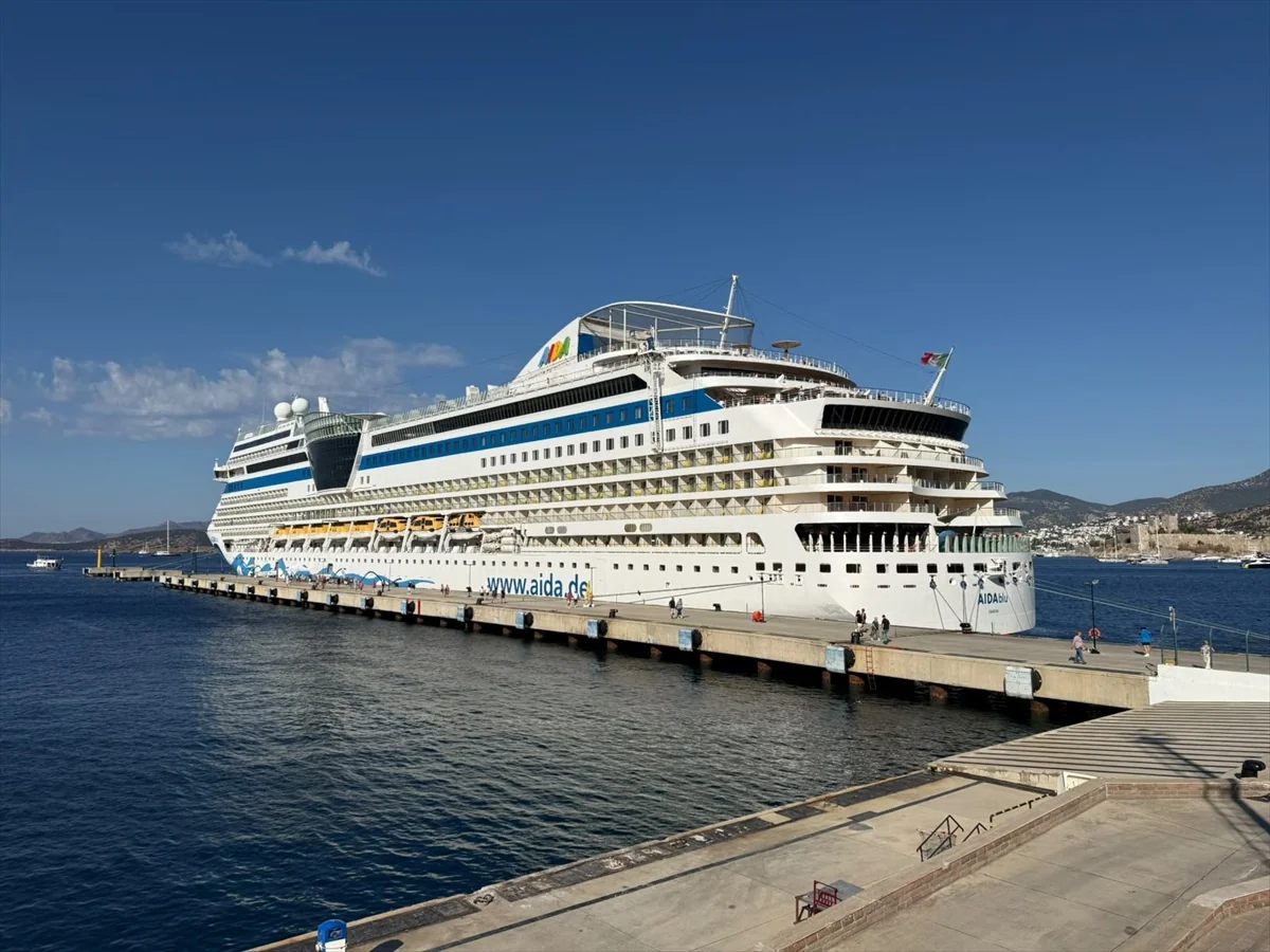 Rodos'tan gelen AIDAblu, Muğla Bodrum Limanı'na 2 bin 243 turist getirdi