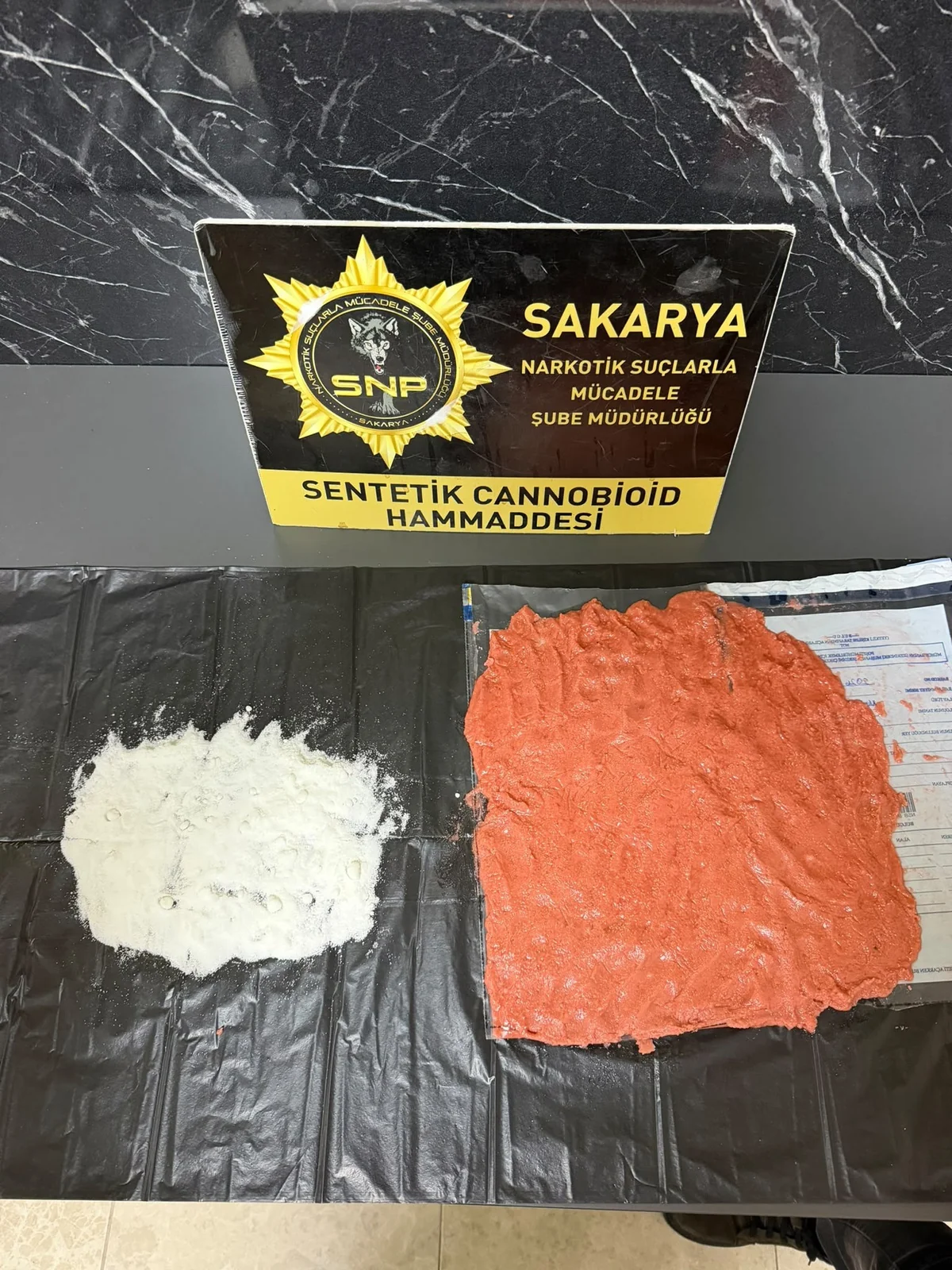 Sakarya'da araçta yaklaşık 1 ton 772 kilo bonzai üretecek madde bulundu, 5 tutuklandı