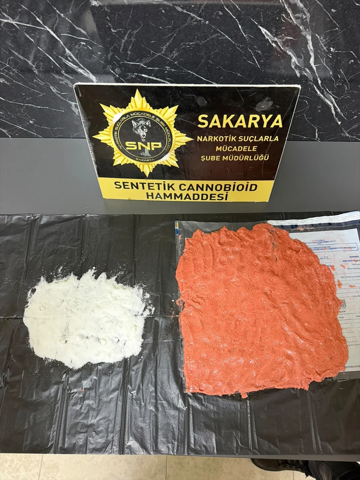 Sakarya'da çoraba gizlenmiş 570 gram uyuşturucu ele geçirildi, 5 zanlı tutuklandı