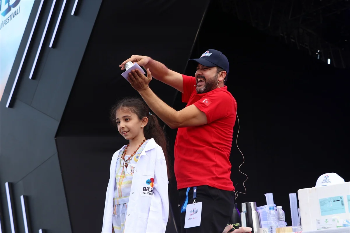 Şanlıurfa'da TEKNOFEST Güneydoğu kapsamında çocuklara bilim şovu düzenlendi